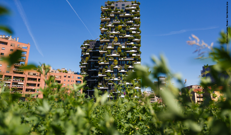 verde urbano milano bosco verticale foto Konstantin Tronin shutterstock