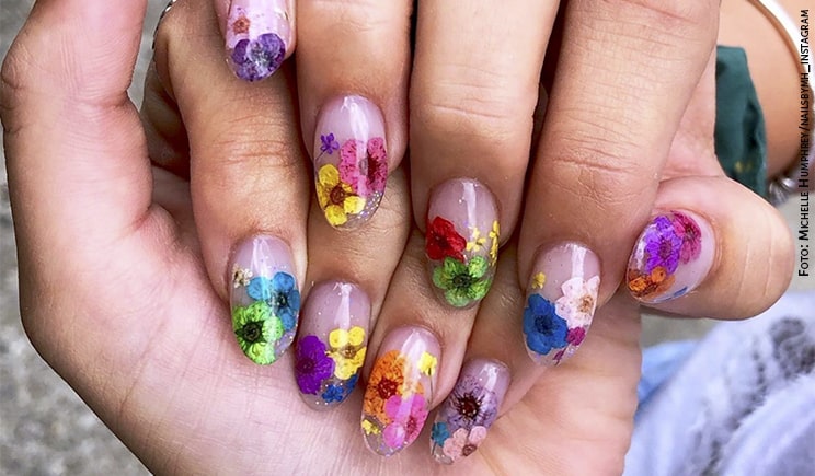 blooming manicure 02 Foto Michelle Humphrey nailsbymh instagram min