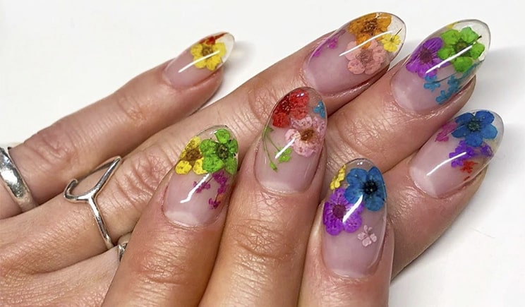 blooming manicure Foto Michelle Humphrey nailsbymh instagram min