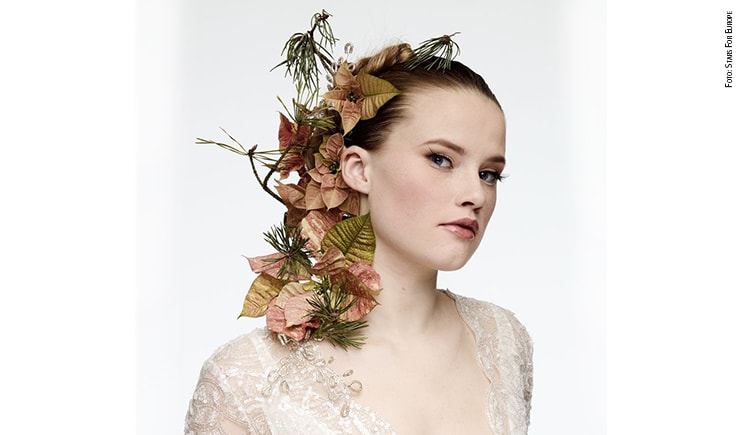 poinsettia winter bride 2019 hairstyle 01 foto copyright Stars for Europe min