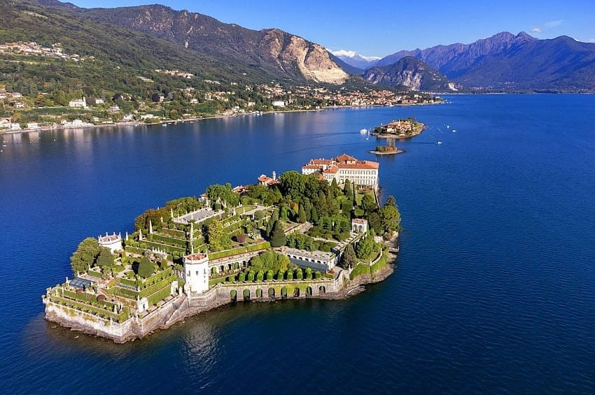 Sul Lago Maggiore si celebra la primavera tra fiori, giardini storici e una guida hi-tech