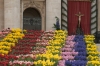 Roma, si rinnova la tradizione della Pasqua in Piazza San Pietro con i fiori dall&rsquo;Olanda