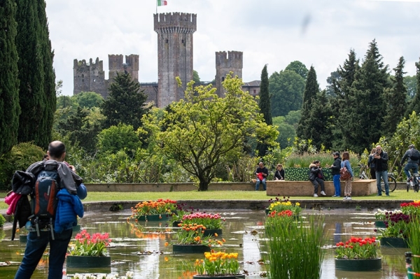 Parco Giardino Sigurt&agrave;: riapre l&rsquo;8 Marzo ed &egrave; subito Tulipanomania